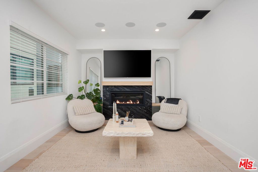 107 S Flores Street # 1/4, Los Angeles