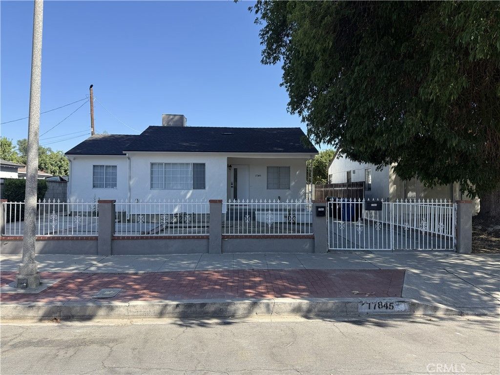 17843 Victory Blvd, Reseda