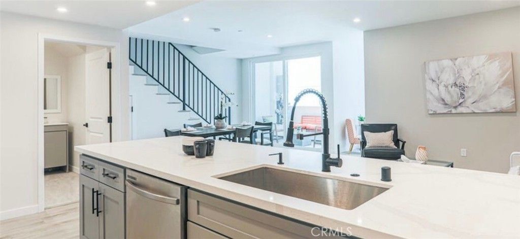 7022 Alabama Ave # 304, Canoga Park