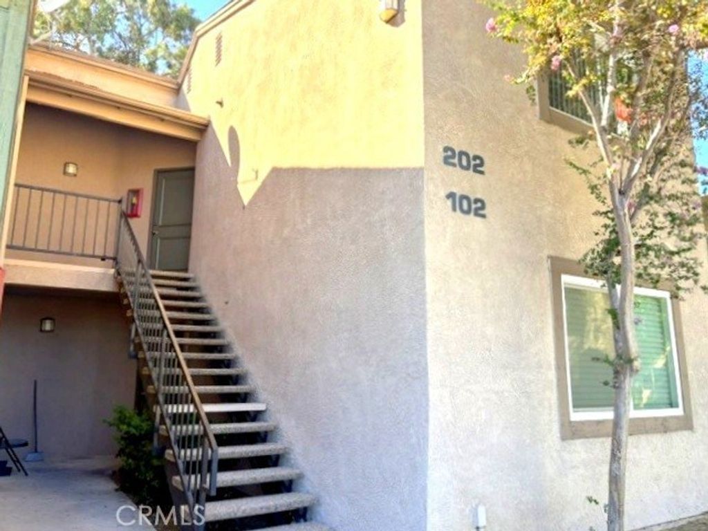 2564 Avenida Del Vista # 202, Corona