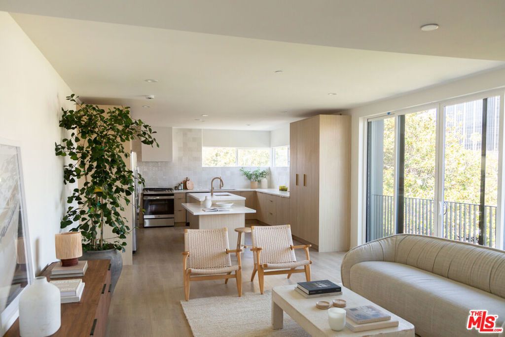 6541 De Longpre Avenue # 1/2, Los Angeles