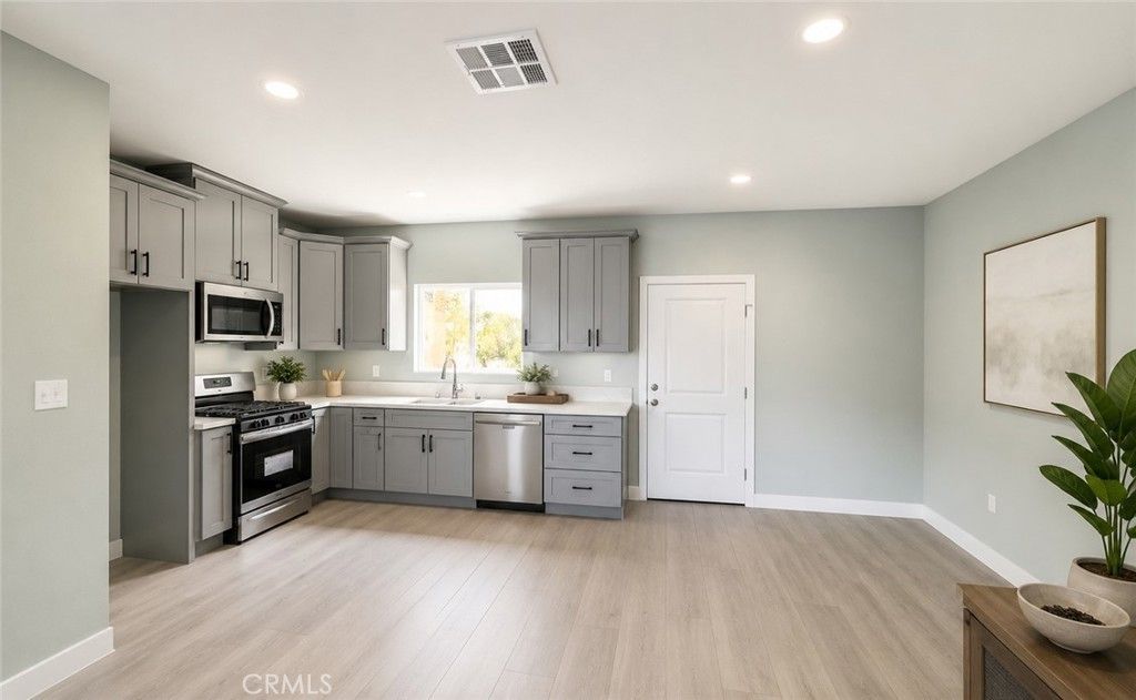 16659 Nordhoff Street, North Hills