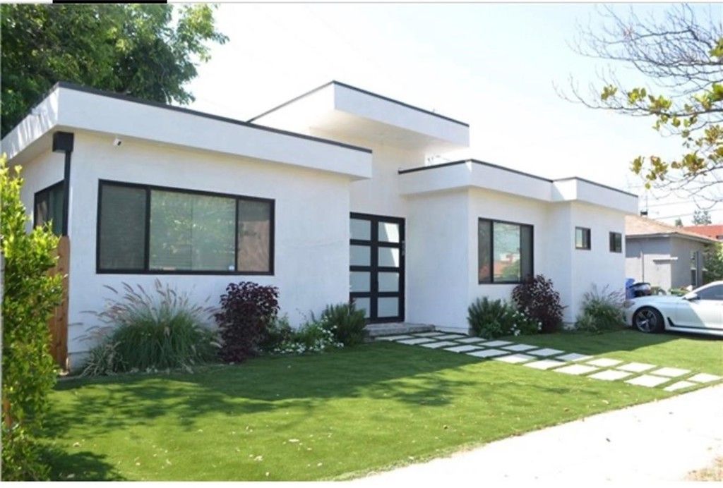 5501 Crebs, Tarzana