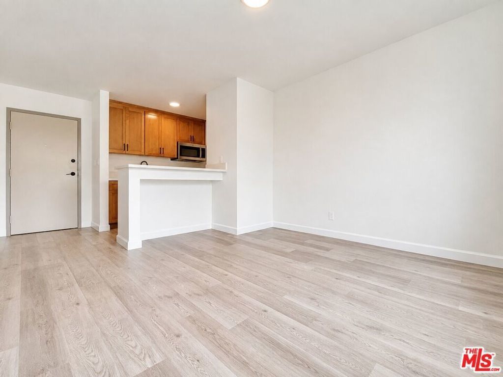 1240 S Bronson Avenue # 9, Los Angeles