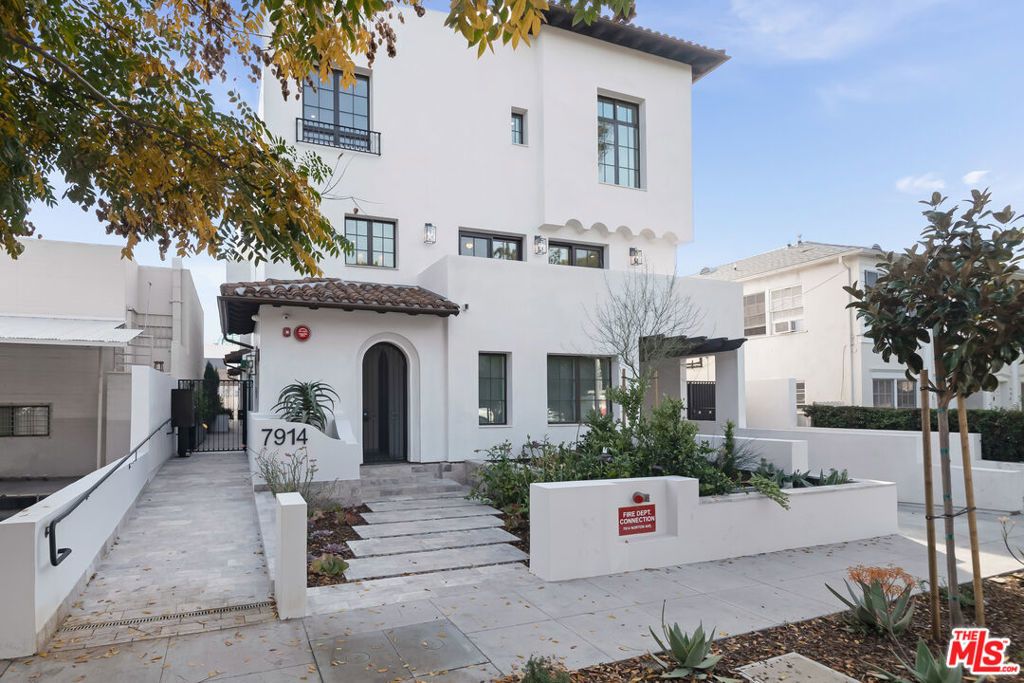 7914 Norton Avenue # 202, West Hollywood