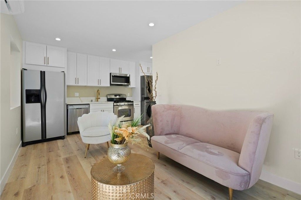 21703 Costanso, Woodland Hills