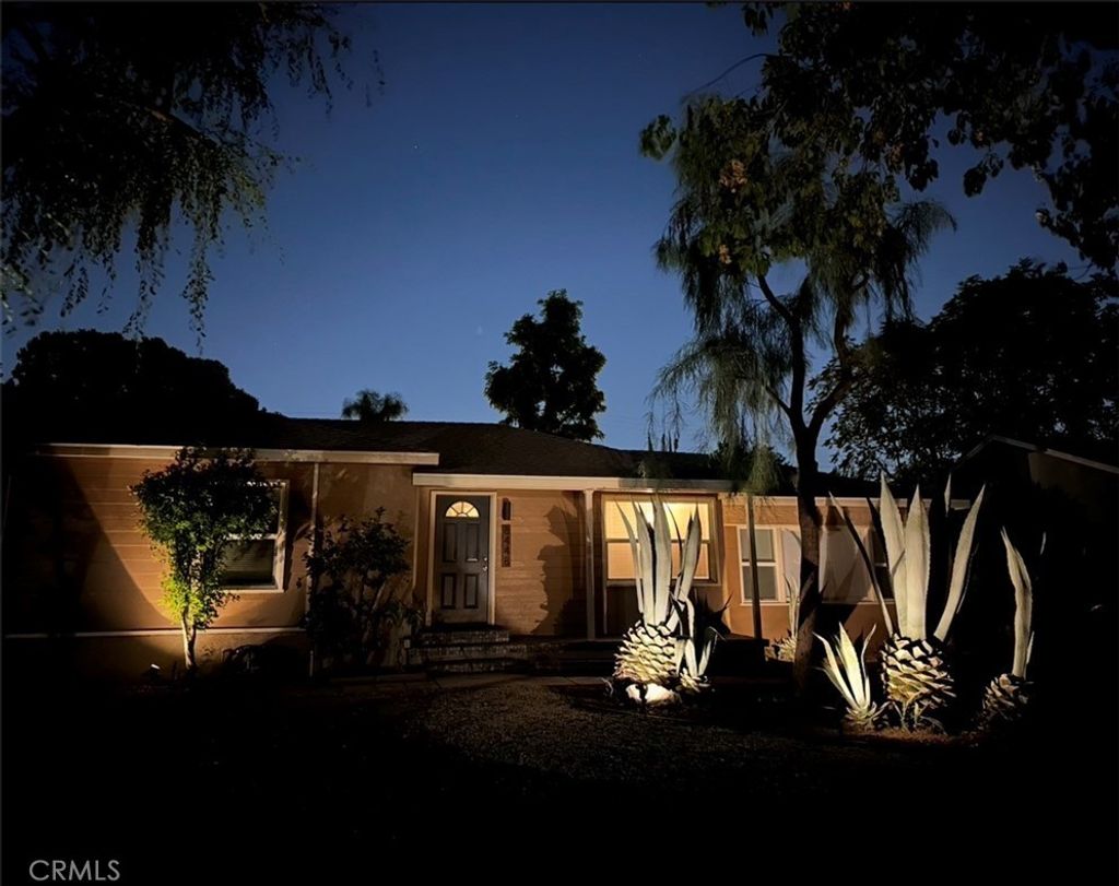 8448 Aura Avenue, Los Angeles