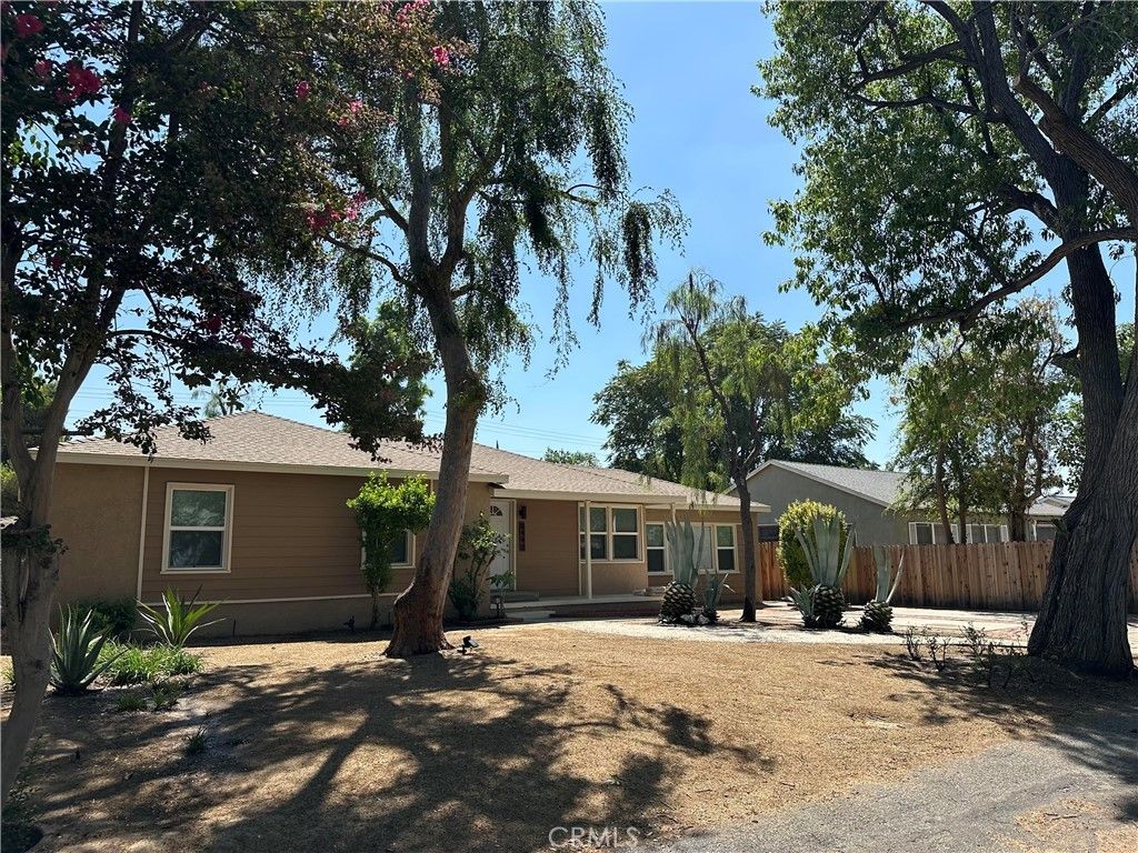 8448 Aura Avenue, Los Angeles