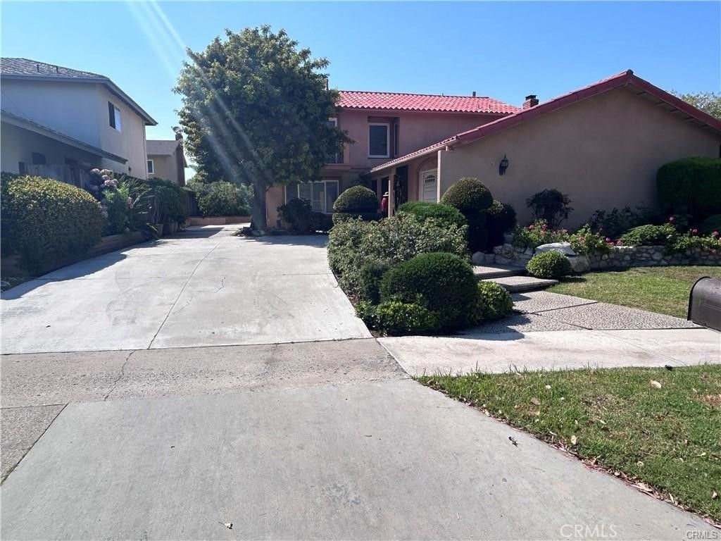 3 Angell, Irvine