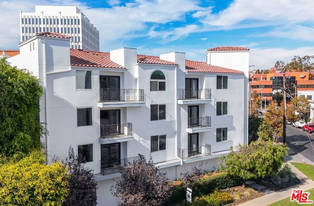 11675 Darlington Avenue # 103, Los Angeles
