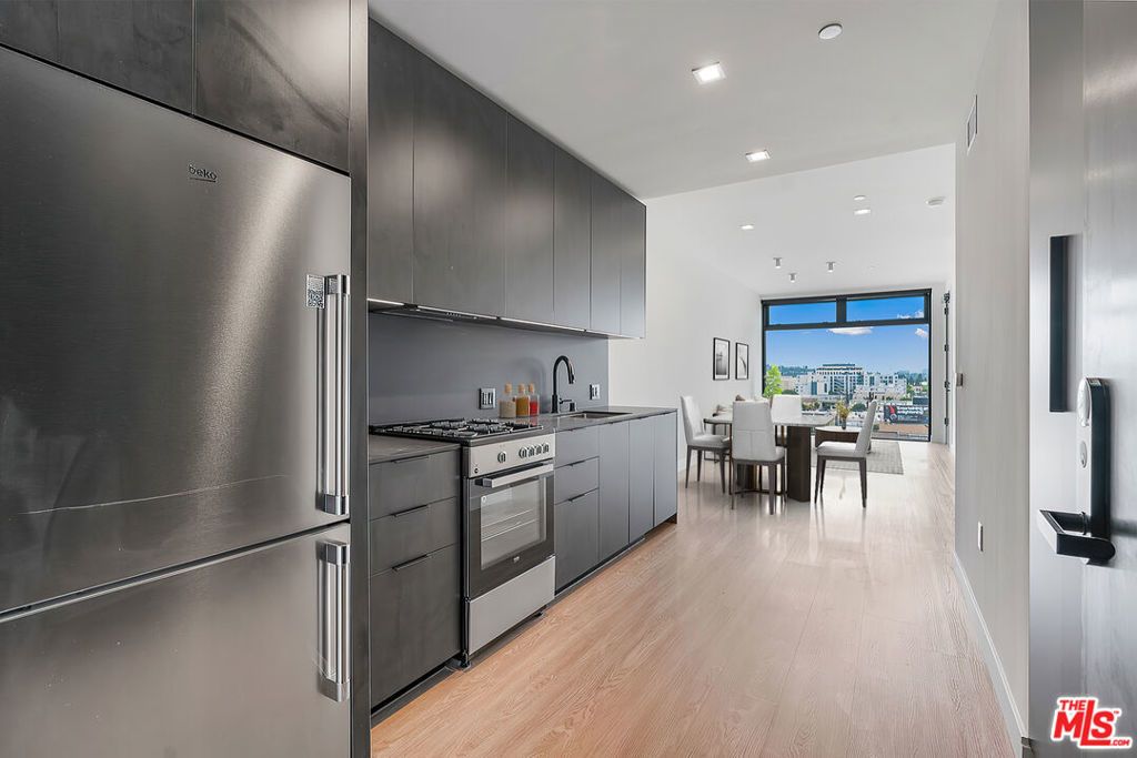 3688 Overland Avenue # 522, Los Angeles