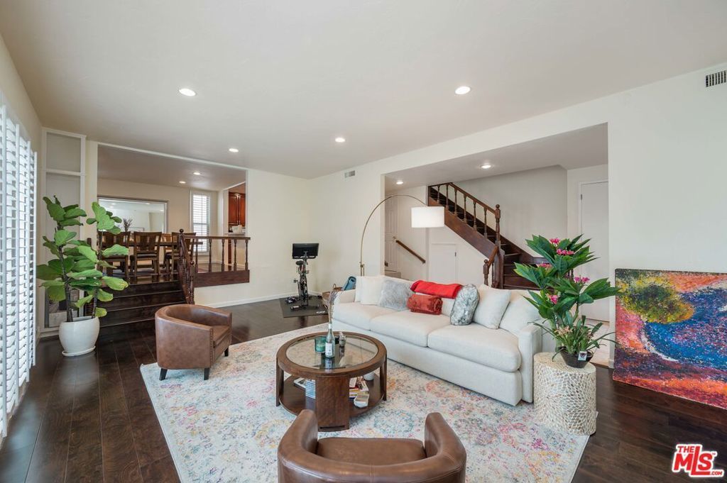 12336 Montana Avenue, Los Angeles
