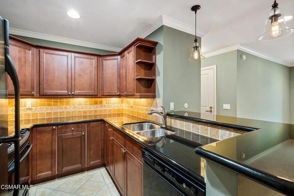 23663 Park Capri # 144, Calabasas