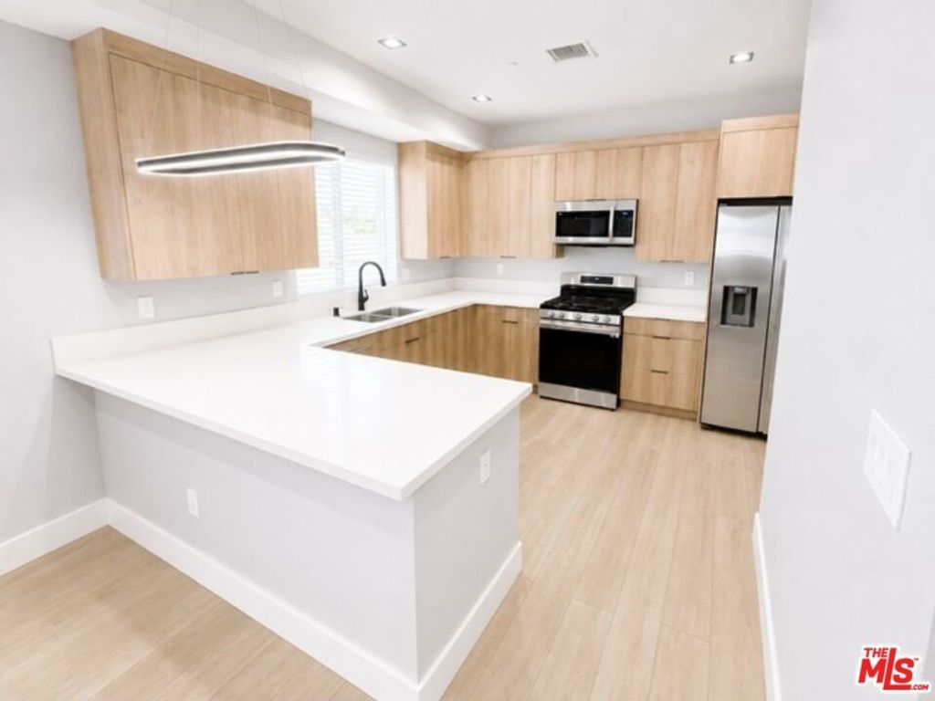 14833 Erwin Street # 6, Los Angeles