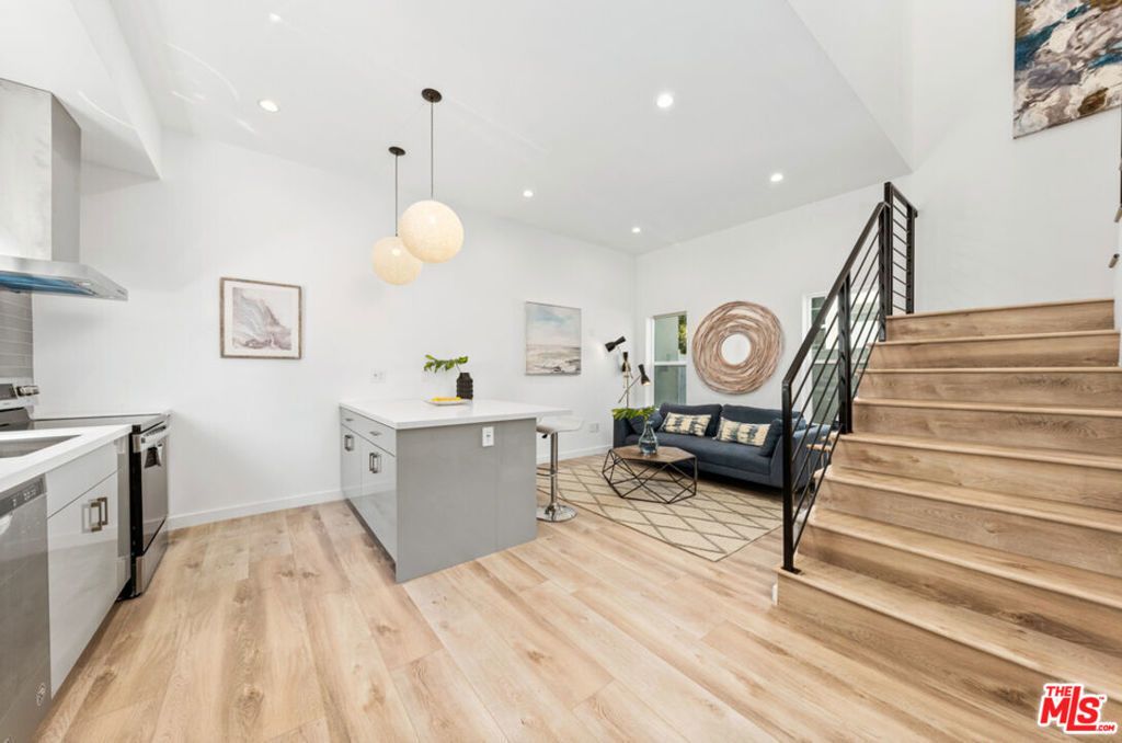 2955 Midvale Avenue, Los Angeles