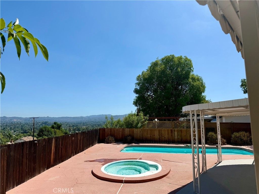 23900 Pentland, West Hills