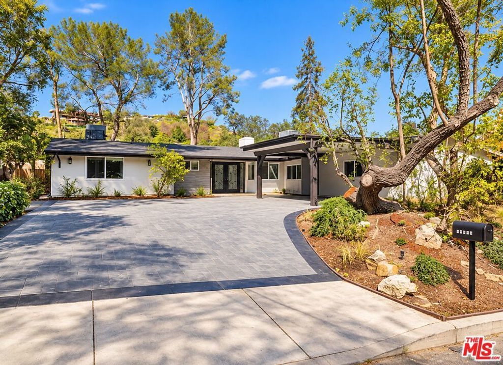 16047 Meadowcrest Road, Sherman Oaks