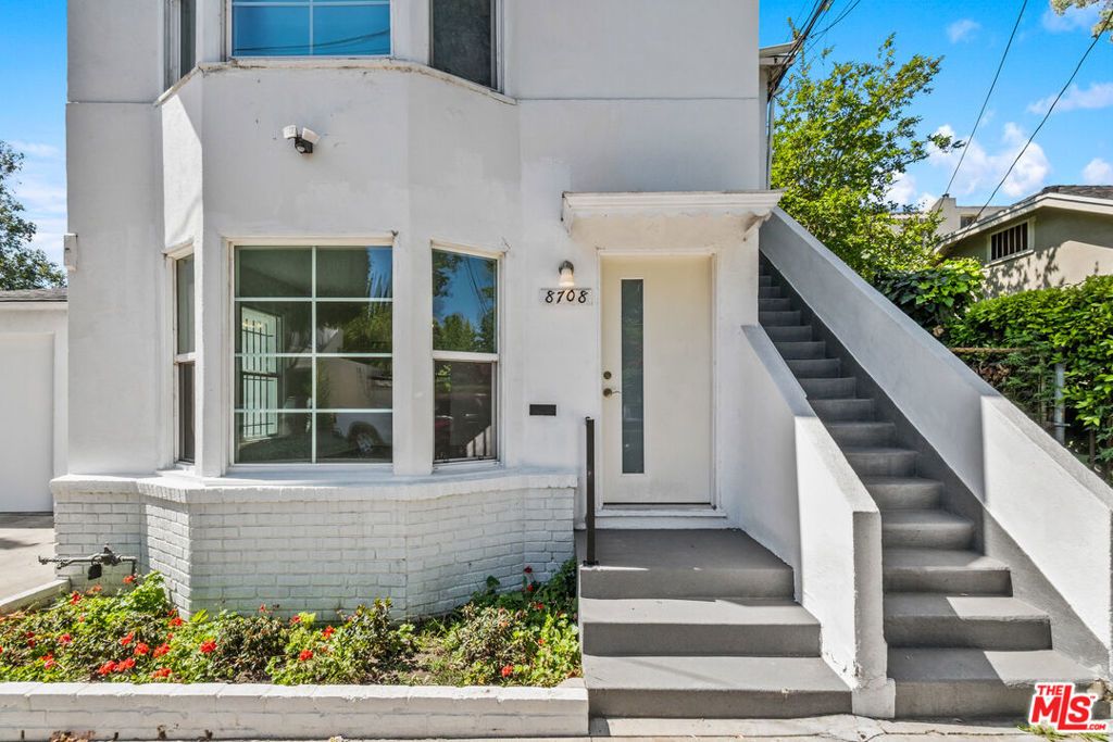 8708 W Sherwood Drive, West Hollywood