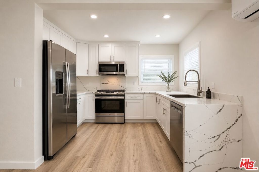 5250 Whitsett Avenue, Valley Village