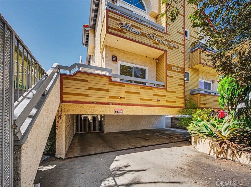 11733 Avon, Los Angeles