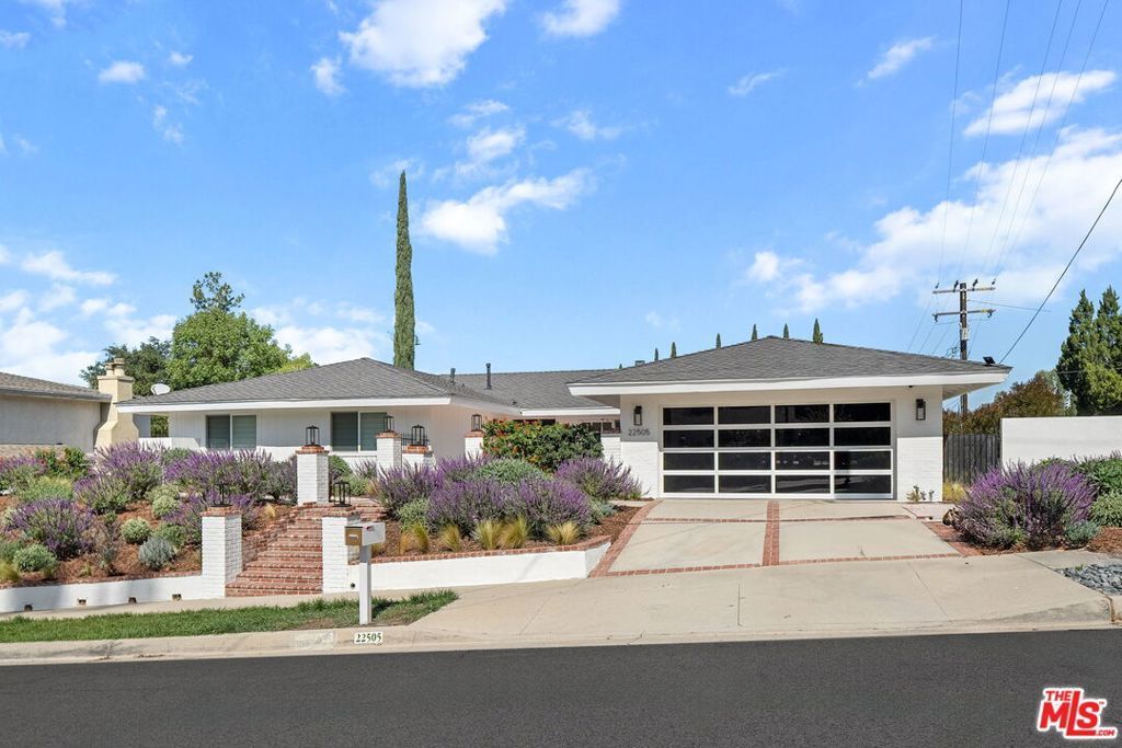 22505 Dardenne Street, Calabasas