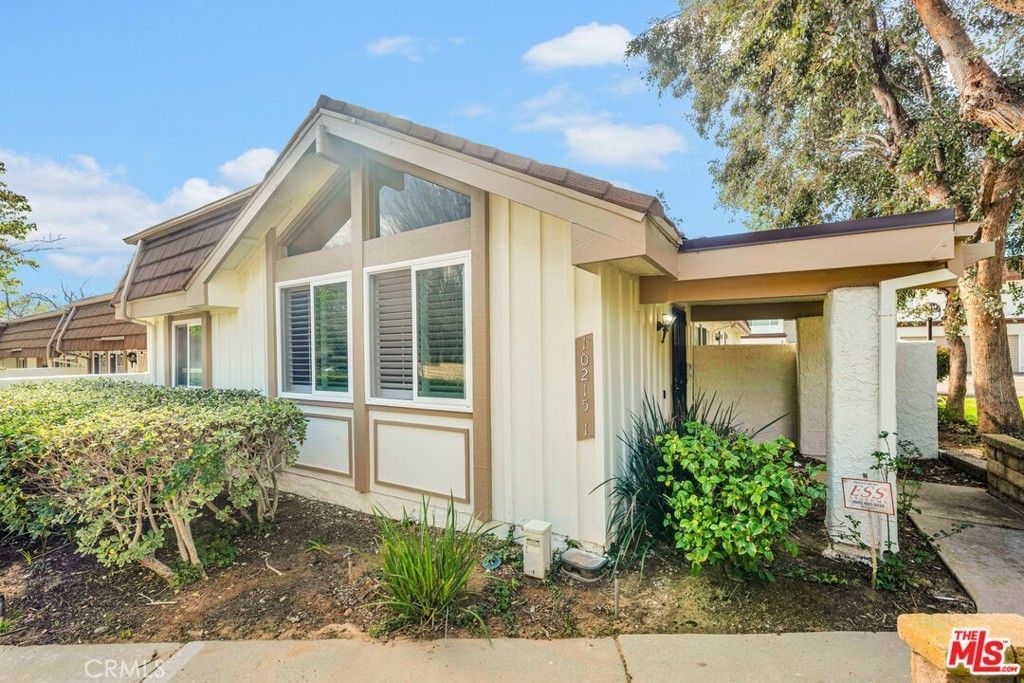 10215 Larwin, Los Angeles
