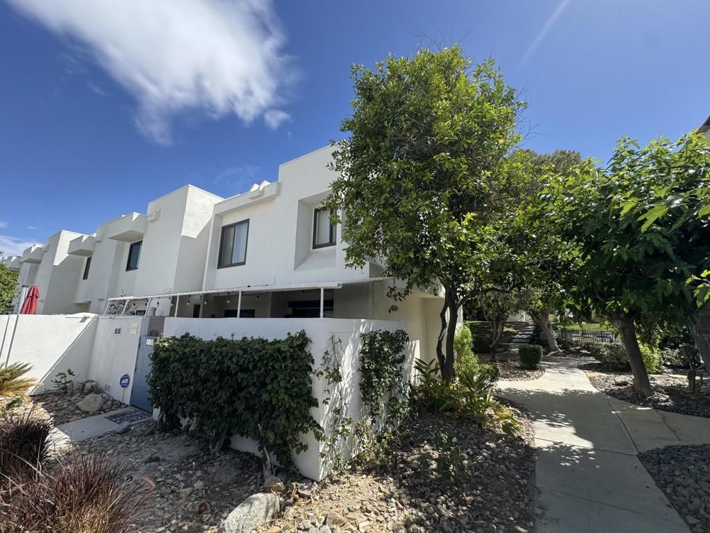 48728 Desert Flower Drive, Palm Desert