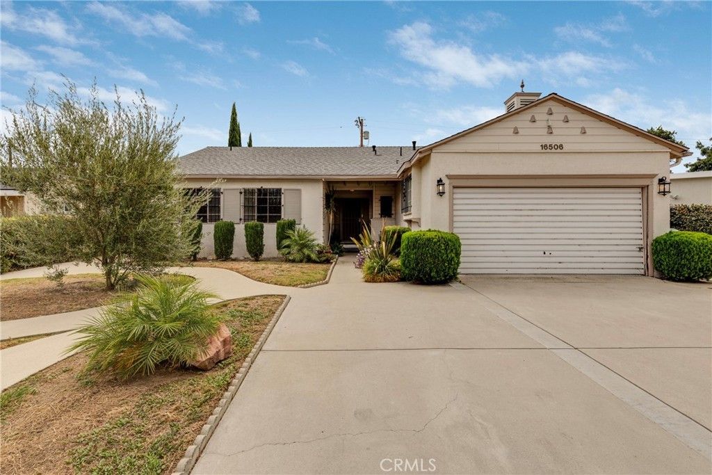 16506 Halsted Street, Northridge