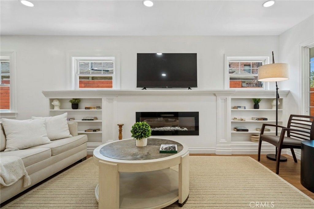 5750 5th Avenue, Los Angeles