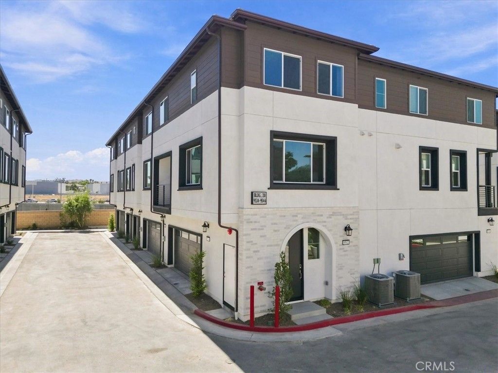 9538 Hannah Way, Riverside