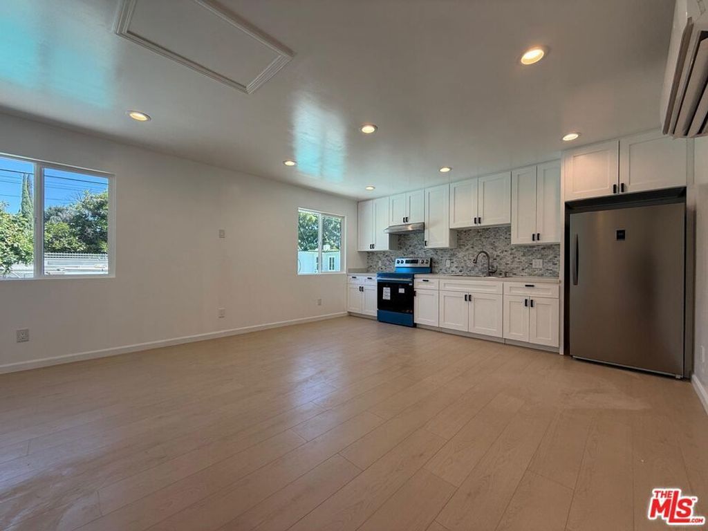 9004 Gothic Avenue, North Hills