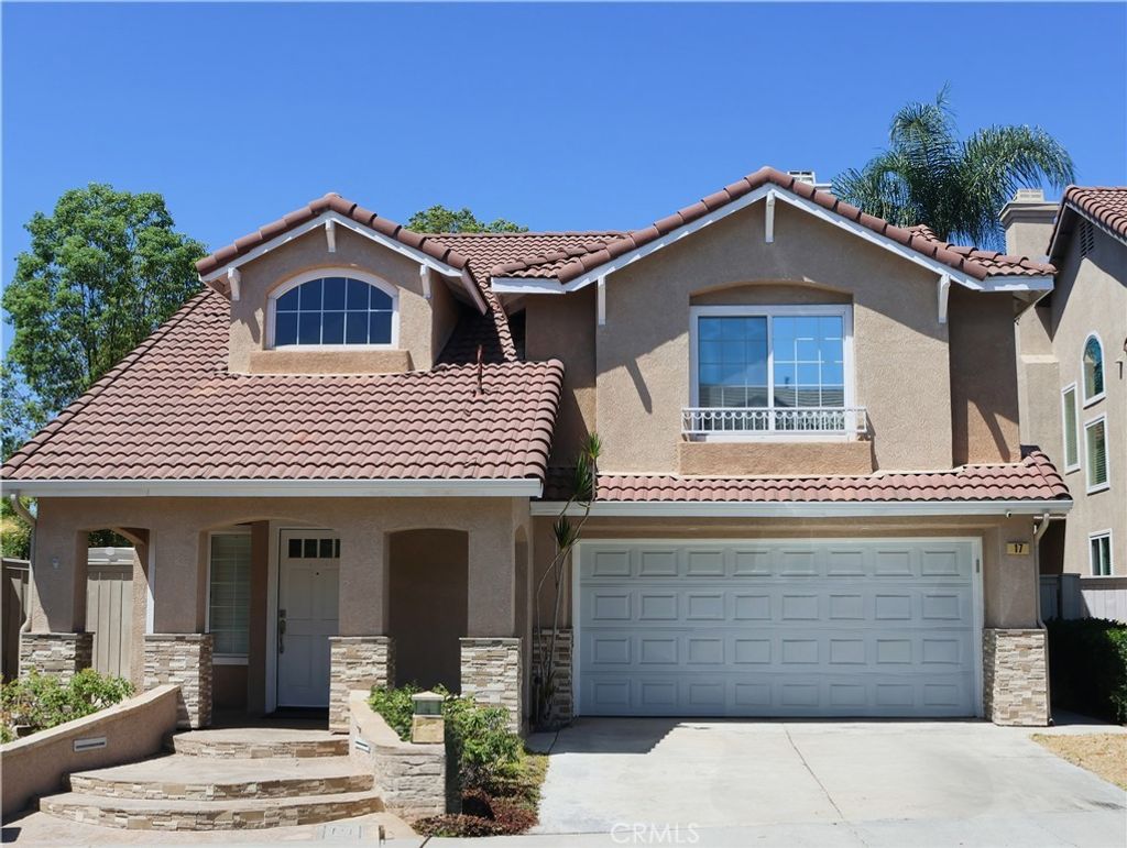 17 Cagney, Lake Forest