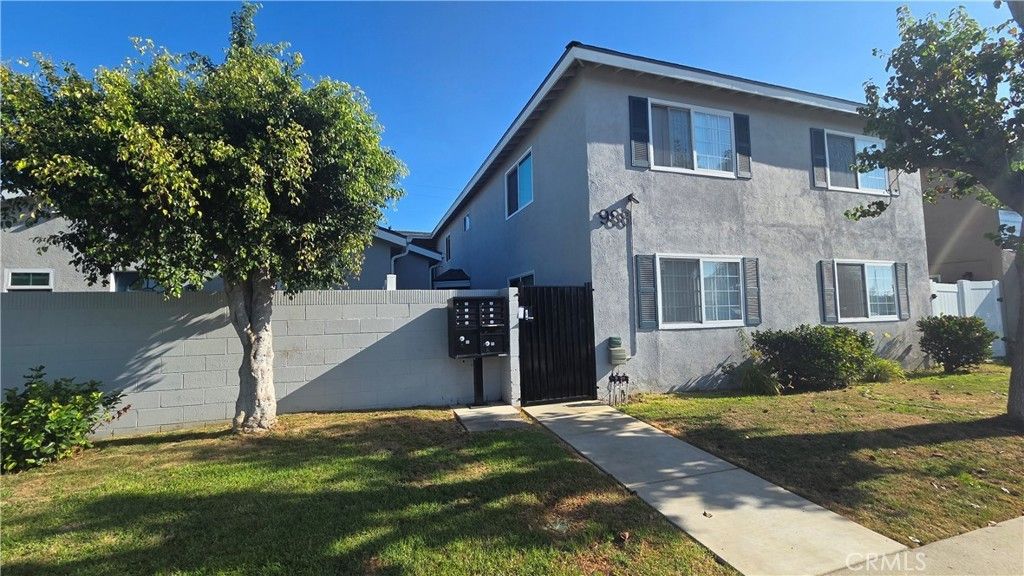 988 El Camino Drive # 203, Costa Mesa