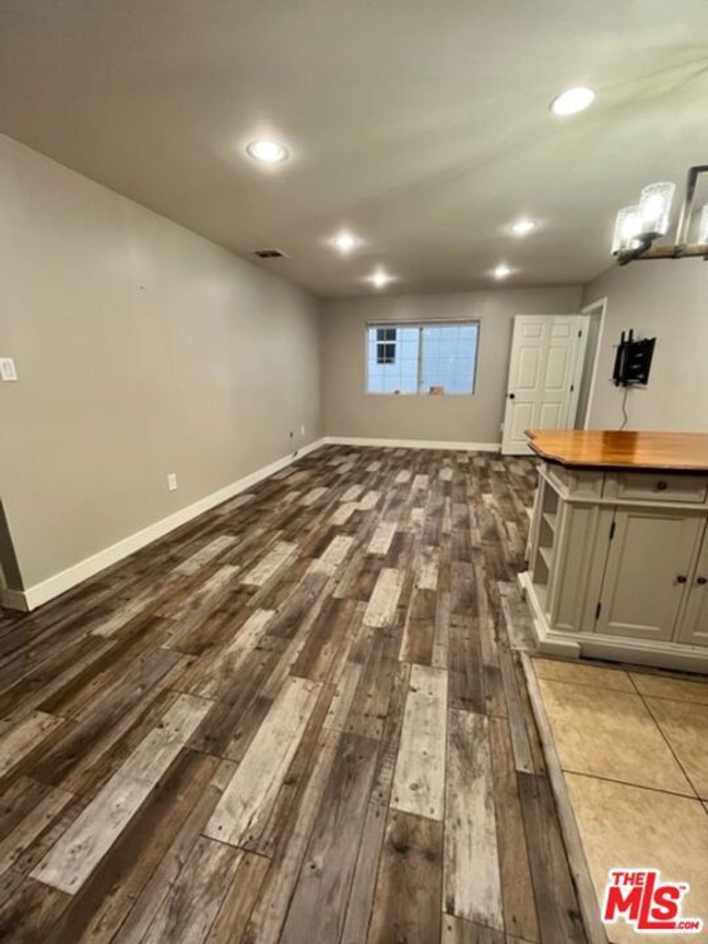 13818 Bessemer Street, Los Angeles