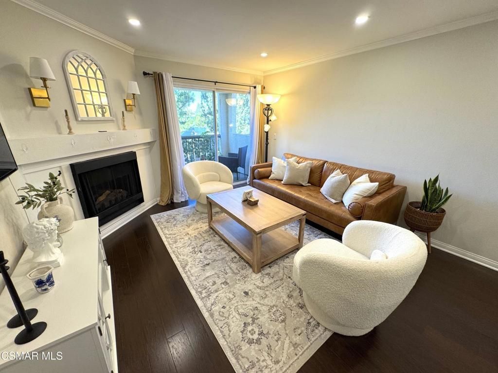 5530 Owensmouth Avenue # 206, Woodland Hills