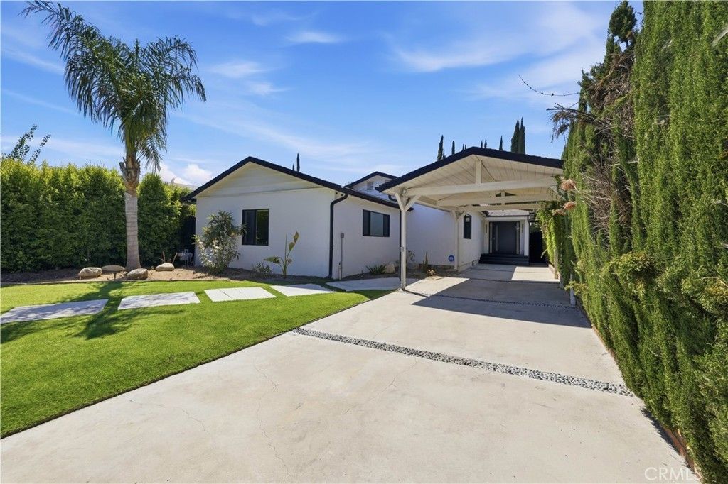 5527 Beckford Avenue, Tarzana