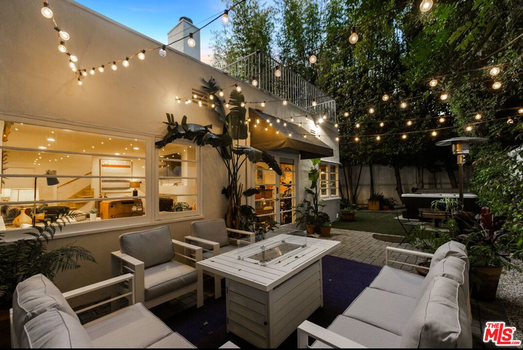 8467 Willoughby Avenue, Los Angeles