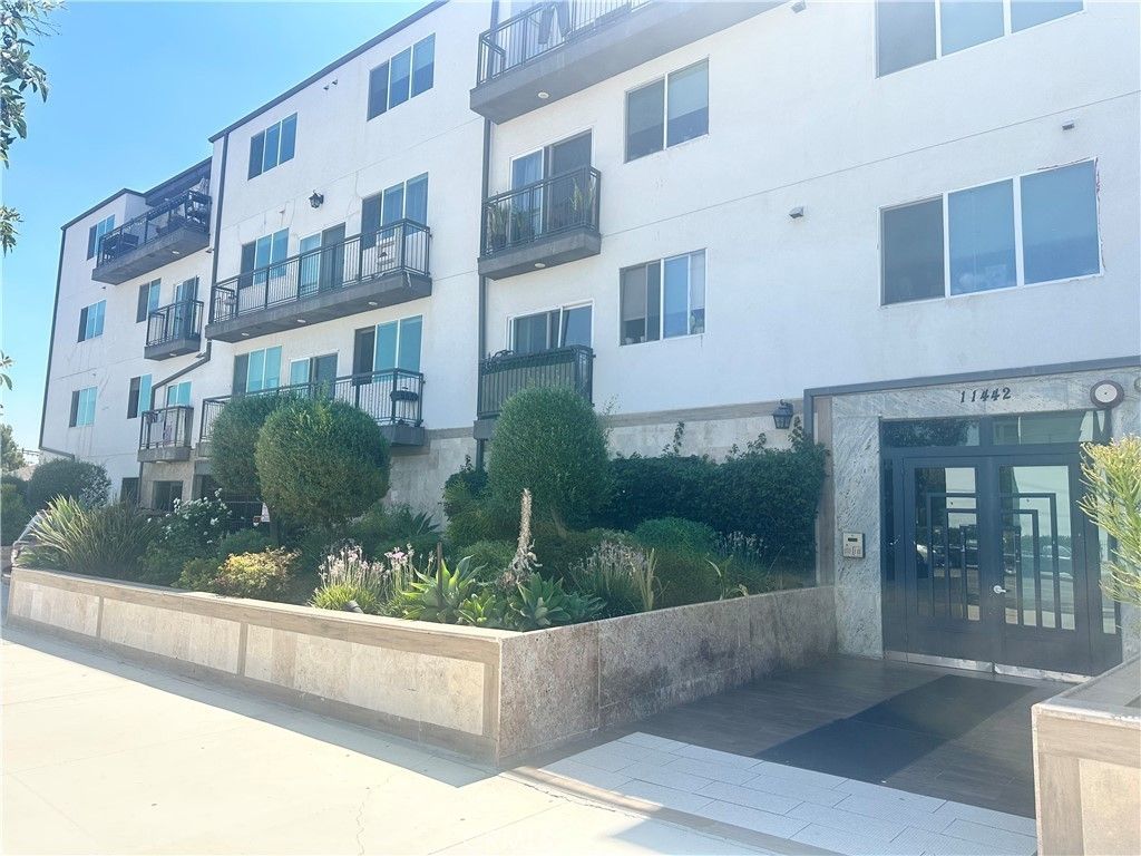 11442 Victory Boulevard # 303, North Hollywood