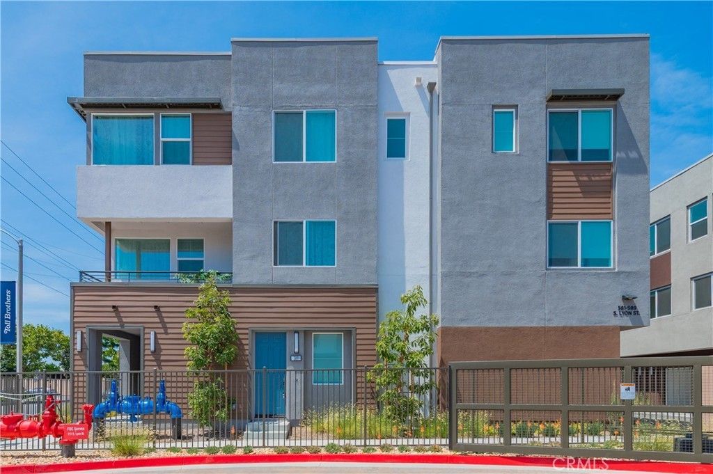 589 S Lyon St, Santa Ana