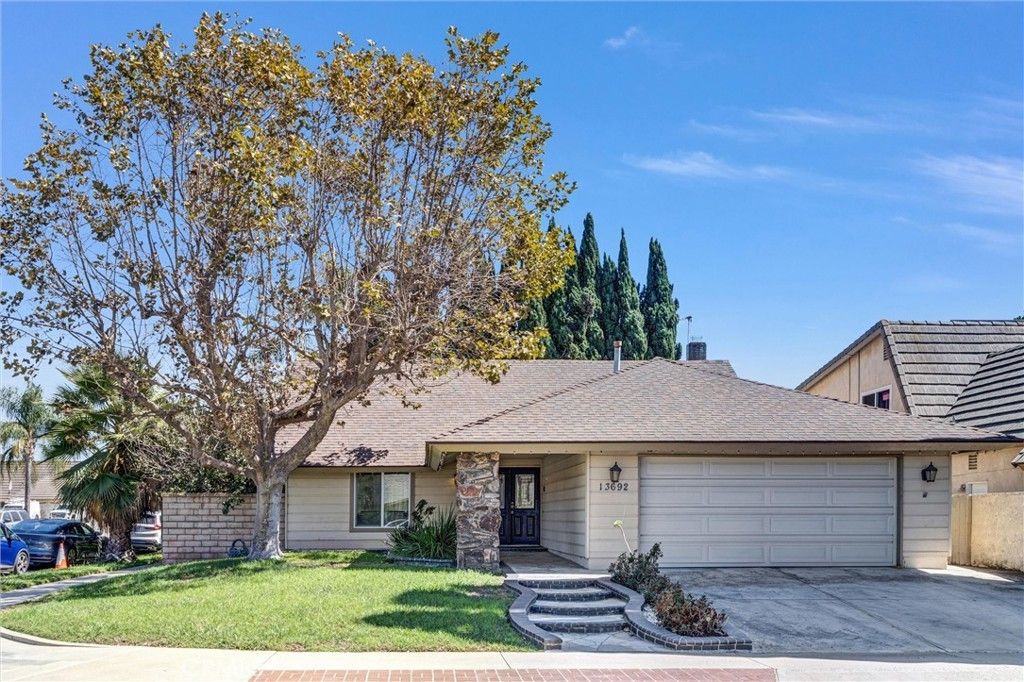 13692 Solitaire, Irvine