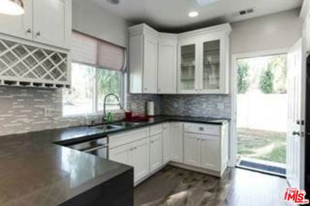 16001 Wyandotte Street, Van Nuys