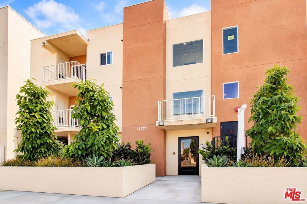 12132 Hart Street # 301, North Hollywood