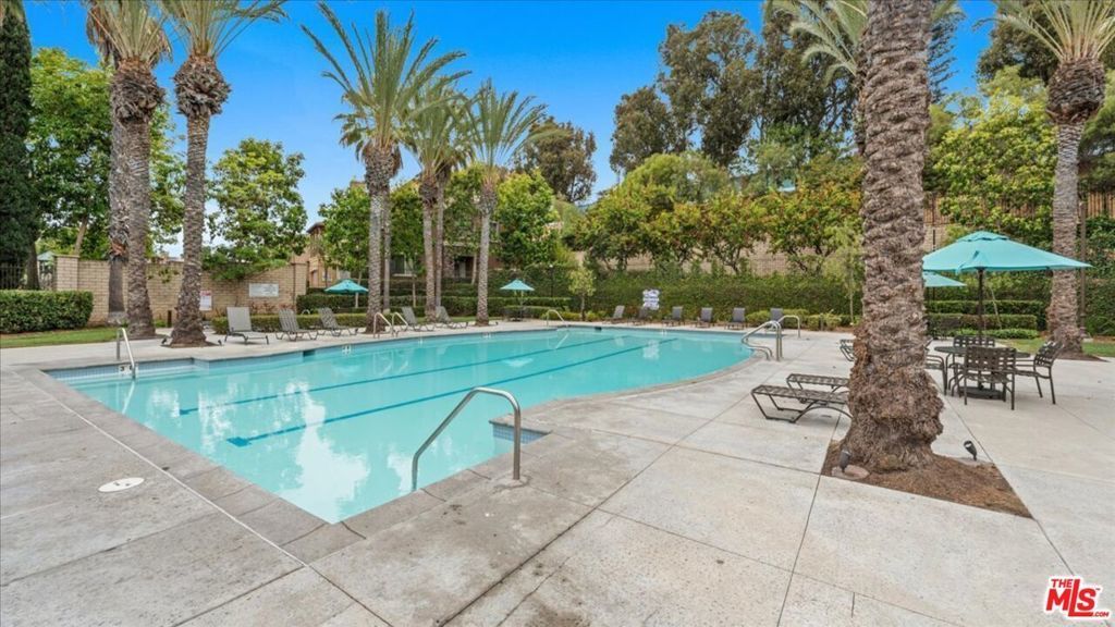 9135 S Cullen Way, Inglewood