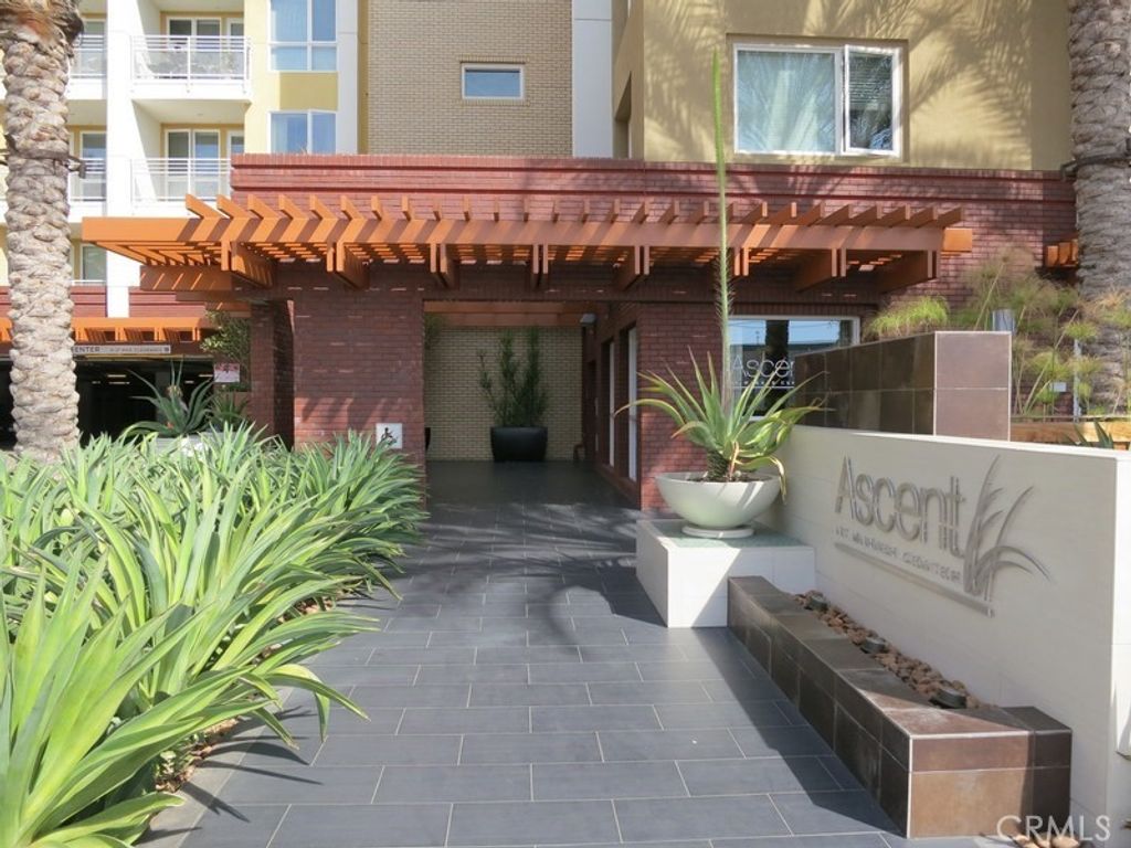 21301 Erwin # 326, Woodland Hills