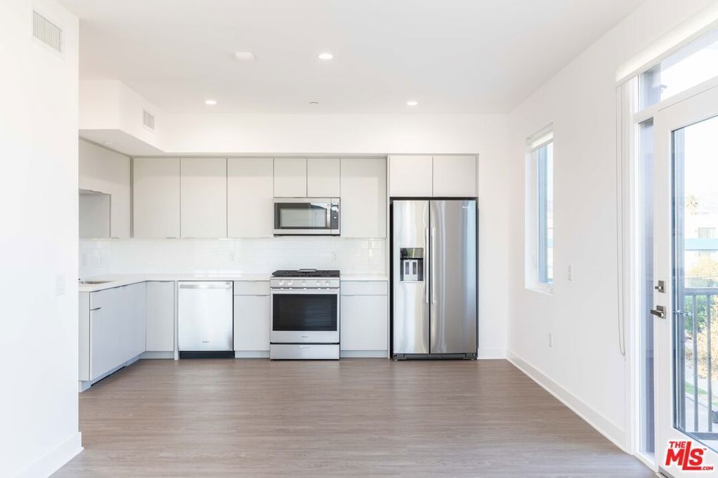 843 Wilcox Avenue # 401, Los Angeles