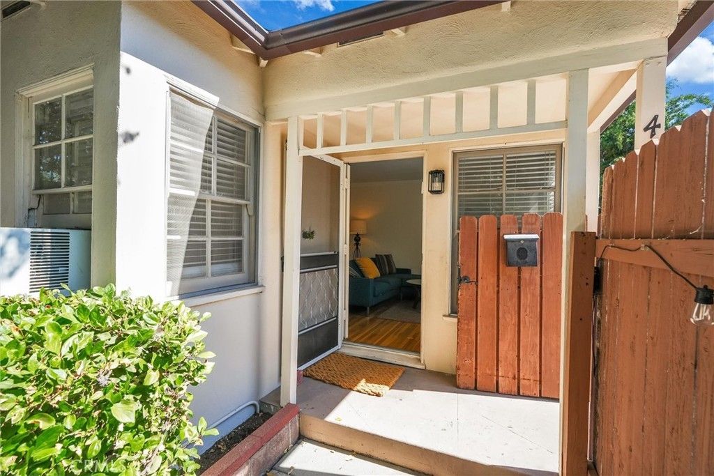 4270 Troost, Studio City