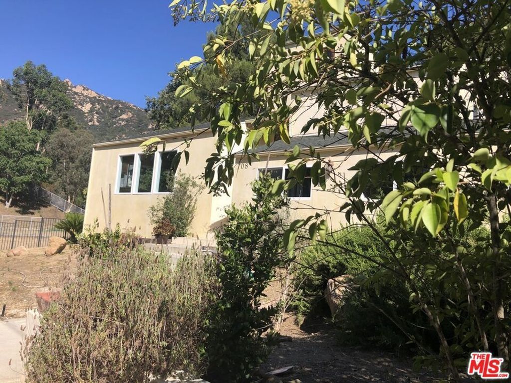 708 Thornhill Road, Calabasas