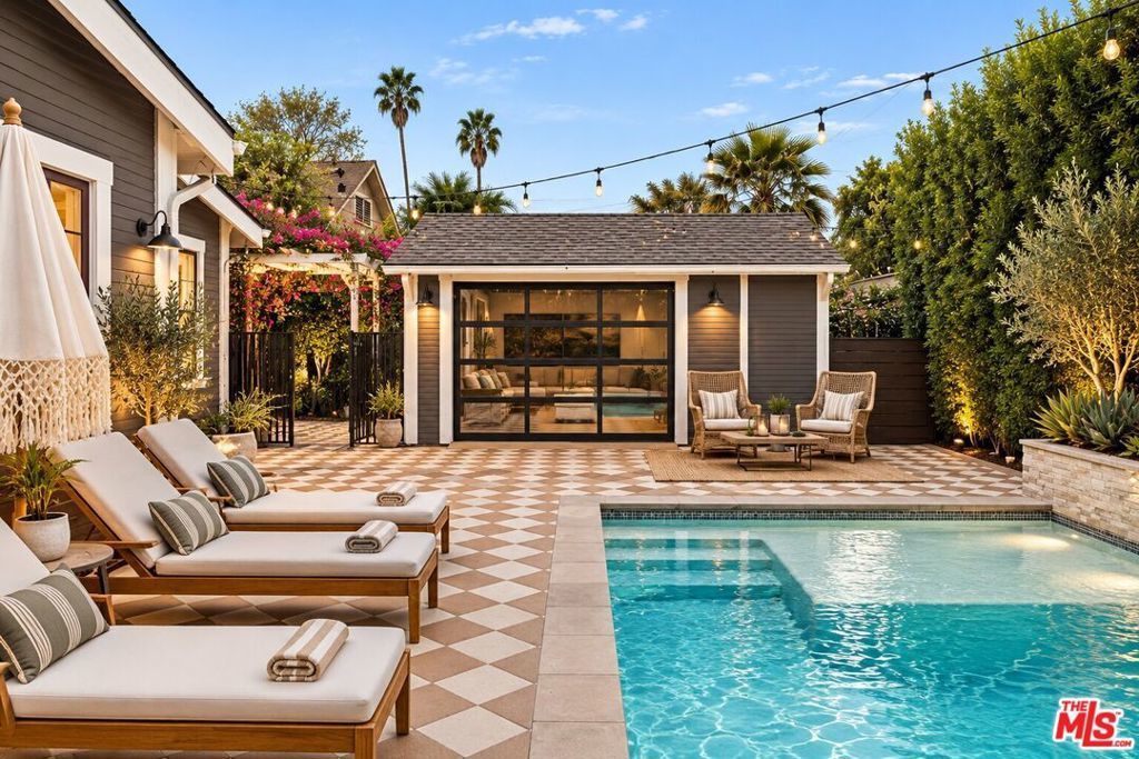 1087 S Plymouth Boulevard, Los Angeles