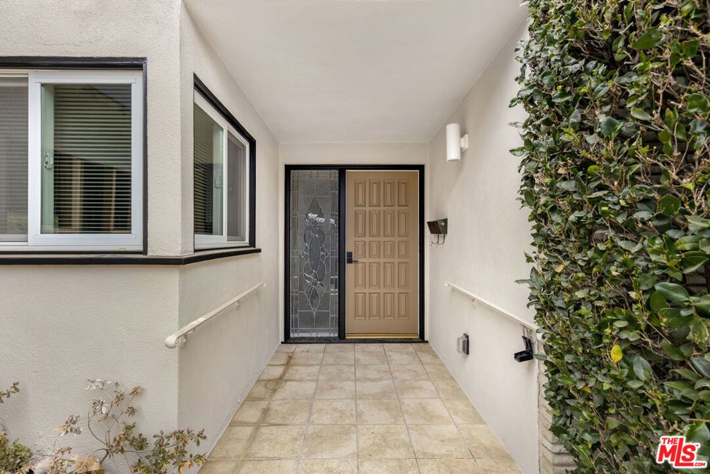 4829 Dempsey Avenue, Encino