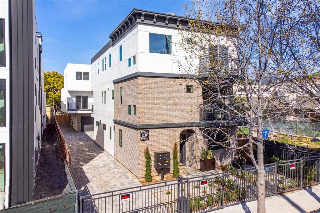 1227 June St, Hollywood
